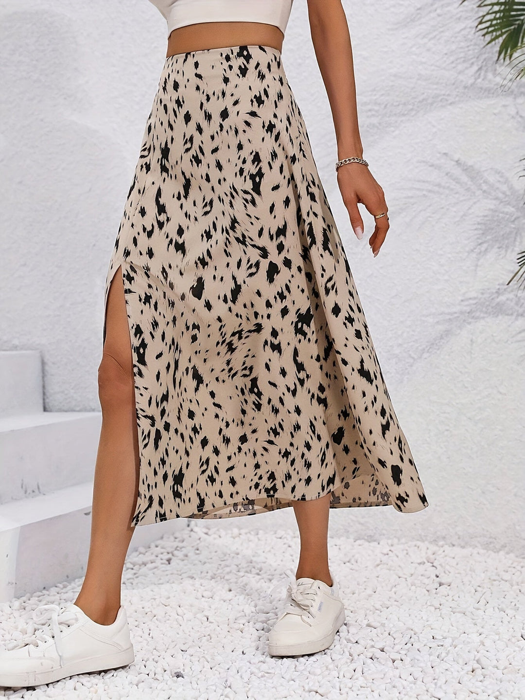 Evelyn | Elegant midi skirt with high waist and slit