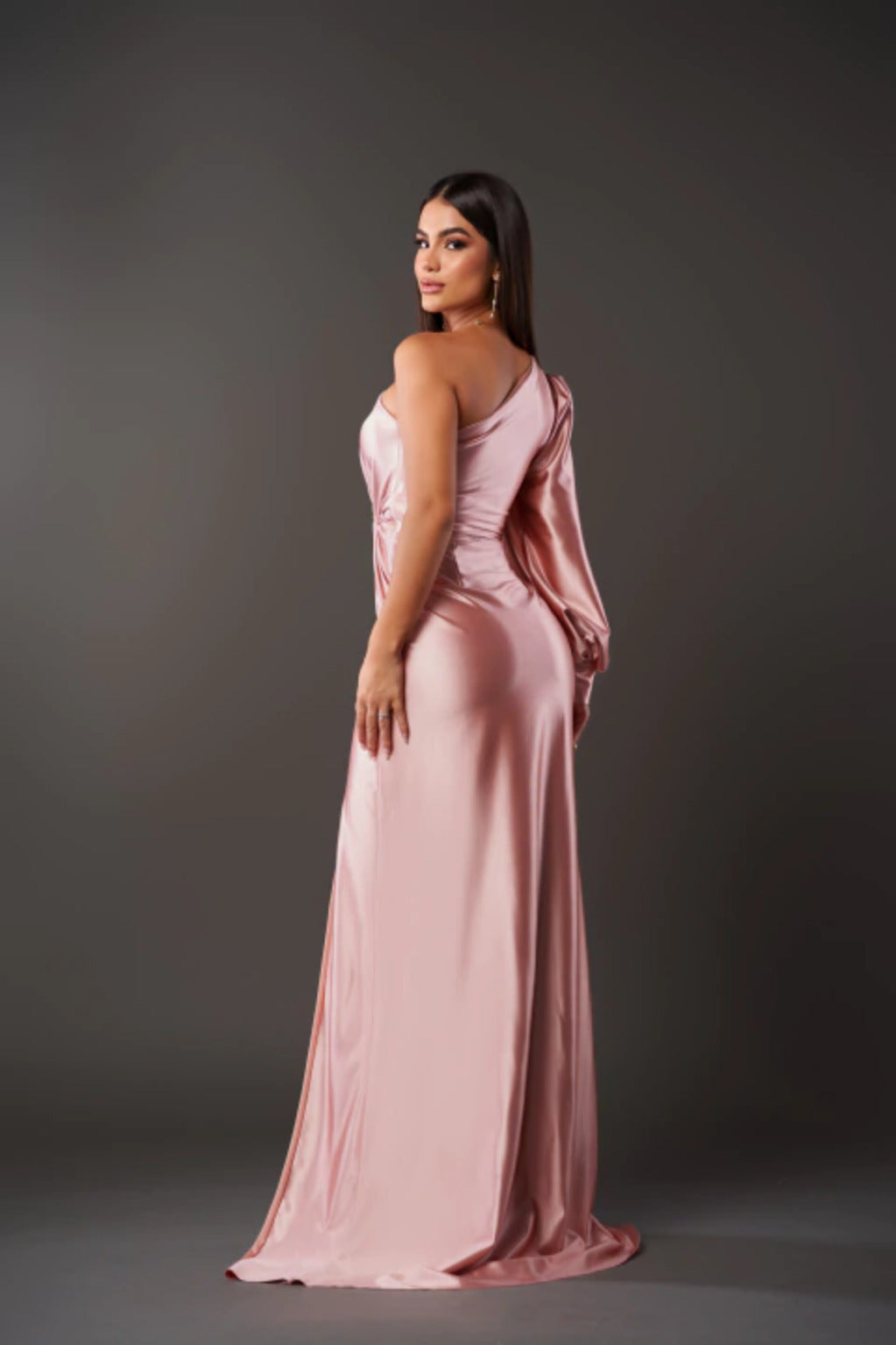 Amara - Elegant dress with finesse